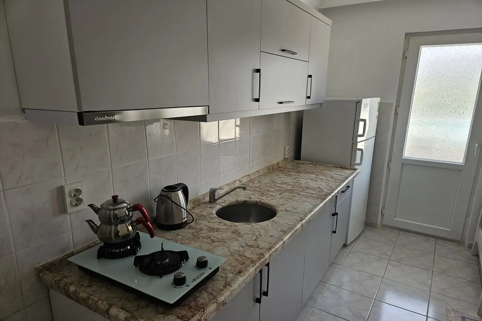 Özcem Apart Hotel — Fully equipped apartment kitchen